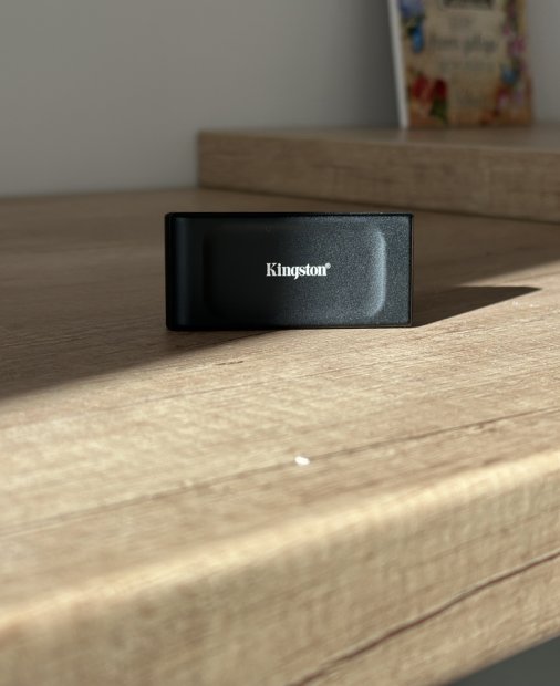 REVIEW Kingston XS1000 - un SSD portabil foarte mic pentru creatori de conținut