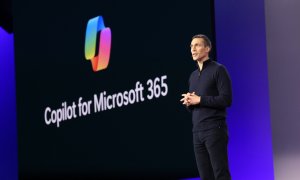 Un dolar investit în AI de companii aduce 3,5 dolari în venituri