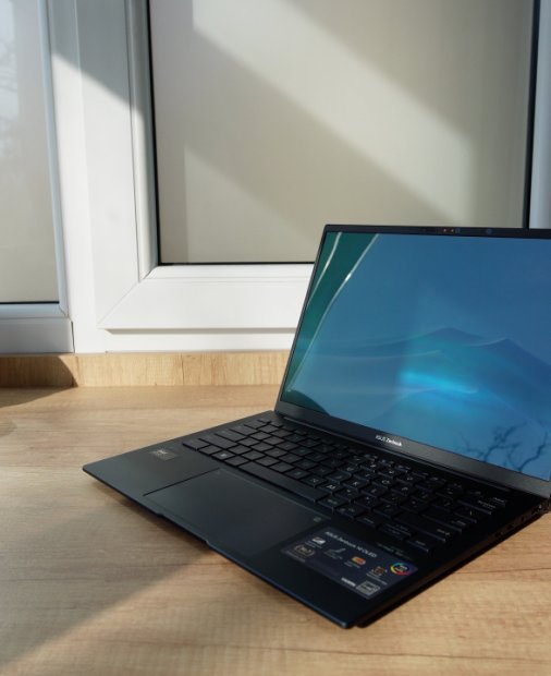 REVIEW Asus ZenBook 14 OLED - ultrabook cu tehnologii de smartphone