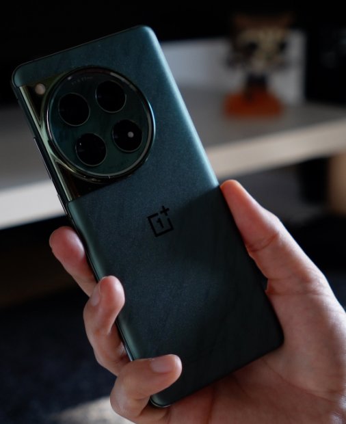 OnePlus 12 a trecut de 1.000 de unități vândute în prima lună pe piață