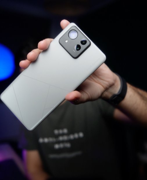 REVIEW Asus Zenfone 11 Ultra - flagship pentru iubitorii de Android