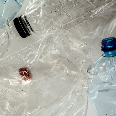 România înlocuiește plasticul pentru a-și atinge obiectivele de reciclare