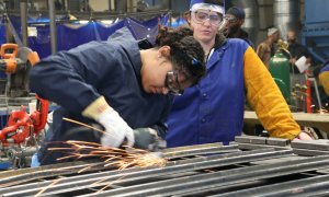 Nu ai luat BAC-ul? Nicio problemă. Sunt 6.000 de locuri de muncă pentru tine