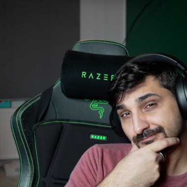 REVIEW Razer Freyja și Kraken V4 Pro: așa arată viitorul gamingului și al imersiunii?