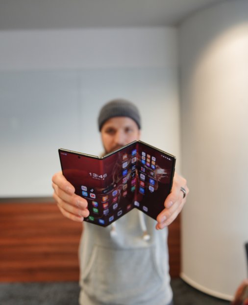 Huawei Mate XT: Viitorul telefoanelor sau doar un moft?