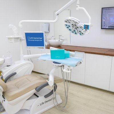 Tendințe: românii cheltuie 1.000 de lei în medie la vizitele stomatologice