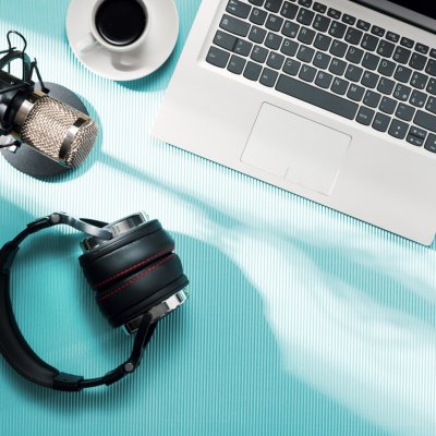 7 podcast-uri pe care orice antreprenor trebuie să le asculte