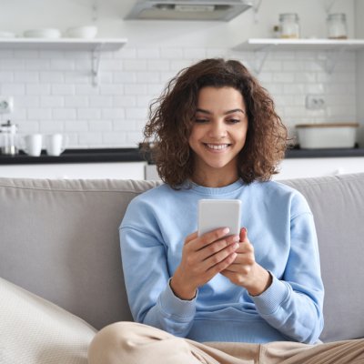 Ce fac tinerii pe internet: topul influencerilor și de ce meme-urile sunt în top