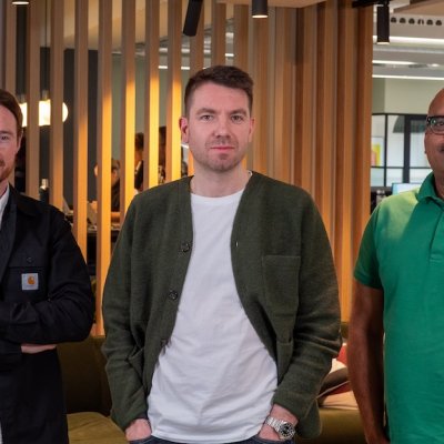 Românii de la UiPath achiziționează Peak din UK pentru a lansa agenți specializați