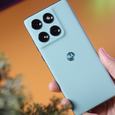 REVIEW Moto <span class=