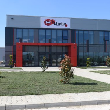 CEO-ul Theta Furniture & More achiziționează 40% din companie prin management buyout