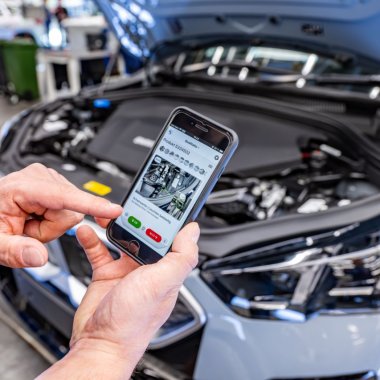 Cum folosește BMW inteligența artificială pentru a optimiza producția în fabrici