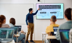 Burse ANIS pentru profesorii care vor să dezvolte cursuri de tehnologie