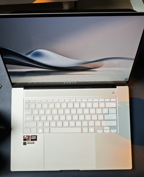 Ce poate face AI pe laptop fără internet? Mai multe decât crezi