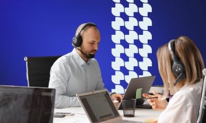 Cum alegi un software Call Center cloud în 2025: Automatizare, AI și omnichannel pentru succes B2B