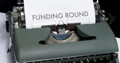 Industria de venture capital în T2 2025: 1 din 2 dolari, investiți în startup-uri de AI