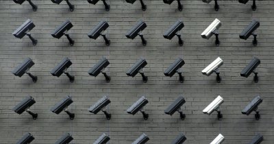 Breșe de securitate în camere de supraveghere vândute și în România. Cum reduci riscurile