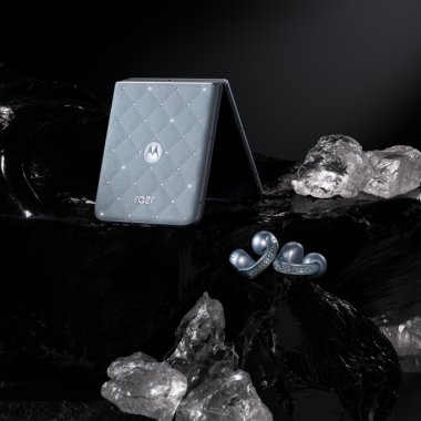 motorola și Swarowski, colaborare pentru unul dintre cele mai spectaculoase telefoane pliabile