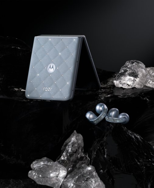 motorola și Swarowski, colaborare pentru unul dintre cele mai spectaculoase telefoane pliabile
