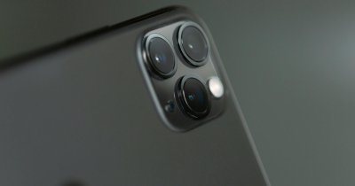 Apple ar putea lansa iPhone 18 în două etape, primăvara și toamna