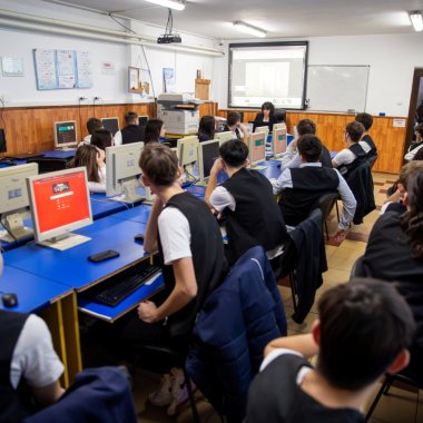 Cursuri de inteligență artificială pentru elevii din România