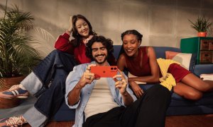 IFA 2025: Motorola lansează următoarea generație de smartphone-uri și o colecție cu Swarovski