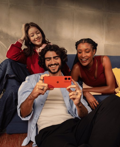 IFA 2025: Motorola lansează următoarea generație de smartphone-uri și o colecție cu Swarovski