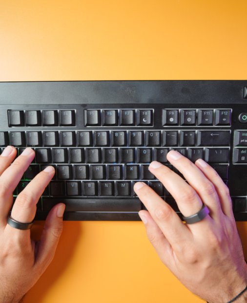 Review Razer BlackWidow V4 Low-Profile Hyperspeed: business in the front, party in the back