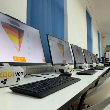 Școala viitorului, construită azi cu sKOOLvers