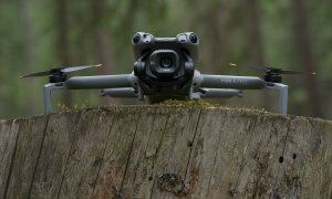 DJI Mini 5 Pro este drona compactă cu un senzor de 1 inch și moduri avansate