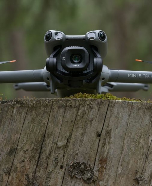 DJI Mini 5 Pro este drona compactă cu un senzor de 1 inch și moduri avansate