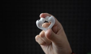 <span class="title-highlight">REVIEW AirPods Pro 3</span>: căștile Apple sunt acum și antrenor de fitness