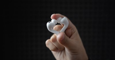 <span class="title-highlight">REVIEW AirPods Pro 3</span>: căștile Apple sunt acum și antrenor de fitness