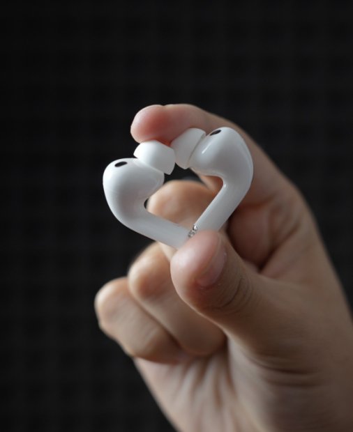 <span class="title-highlight">REVIEW AirPods Pro 3</span>: căștile Apple sunt acum și antrenor de fitness