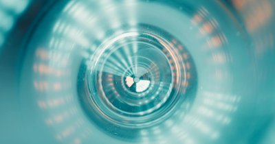 Apple oprește lucrul la o nouă versiune Vision Pro pentru o pereche de ochelari inteligenți ca Ray Ban Meta