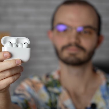 iFixit: AirPods Pro 3 sunt practic imposibil de reparat