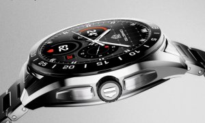 Acest ceas inteligent de lux costă 1.600 de dolari și nu are nici măcar aplicații