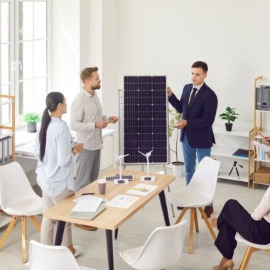 Energia solară, un atu competitiv pentru companii: care sunt avantajele acesteia în 2025
