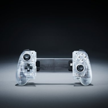 Razer lansează colecția Phantom White: design retro-futurist în alb translucid pentru gameri