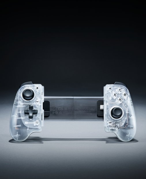 Razer lansează colecția Phantom White: design retro-futurist în alb translucid pentru gameri