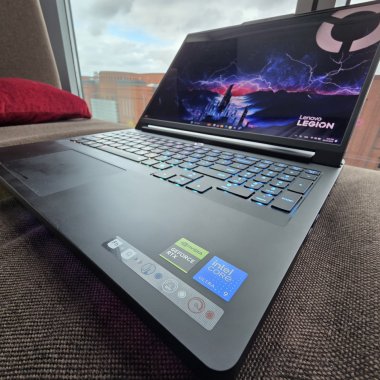 Laptopurile cu NVIDIA GeForce RTX 50 în 2025: e timpul să faci upgrade?