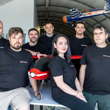 Startup-ul românesc BraveX, parteneriat cu o firmă germană pentru soluții de coordonare a roiurilor de drone