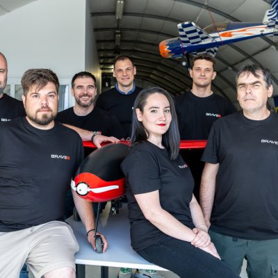 Startup-ul românesc BraveX, parteneriat cu o firmă germană pentru soluții de coordonare a roiurilor de drone
