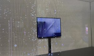 Primele imagini cu triplu-pliabilul telefon de la Samsung. Va fi rar și greu de cumpărat