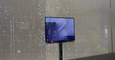 Primele imagini cu triplu-pliabilul telefon de la Samsung. Va fi rar și greu de cumpărat