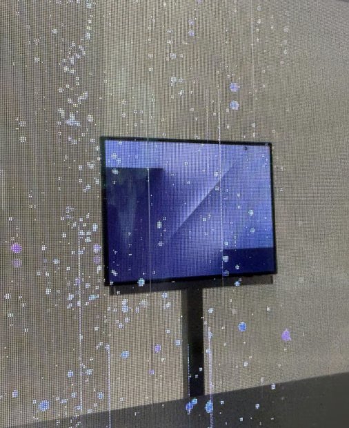 Primele imagini cu triplu-pliabilul telefon de la Samsung. Va fi rar și greu de cumpărat