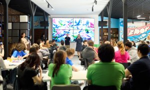 Ateliere de AI pentru tineri organizate de BCR și Google România în hub-urile ZBOR