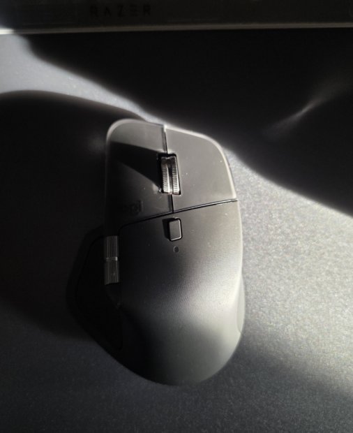 REVIEW Logitech MX Master 4 - un mouse care sigur te va face mai productiv dacă-l lași