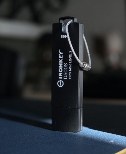 Review: Kingston IronKey D500S - seiful digital pentru datele tale