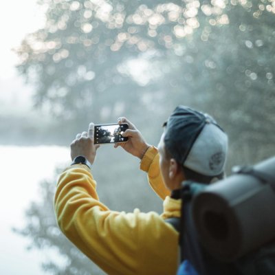 Previziunile pentru 2026: livrările de smartphone-uri scad și prețul crește